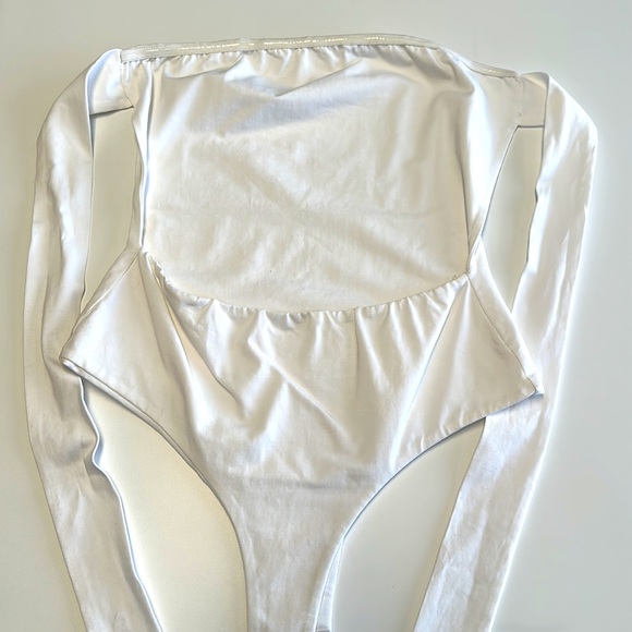 superdown • Revolve • Chelsea Strapless Bodysuit - Picture 6 of 7